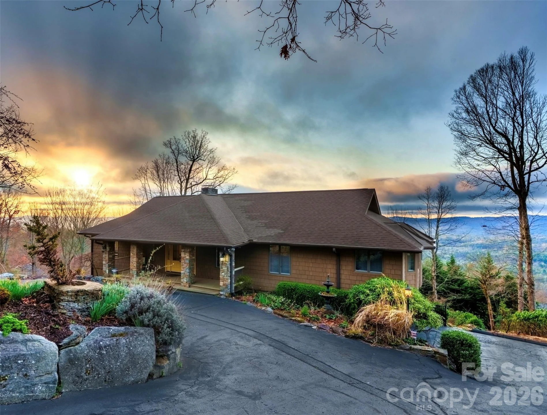 300 Roberts Drive - Photo 4