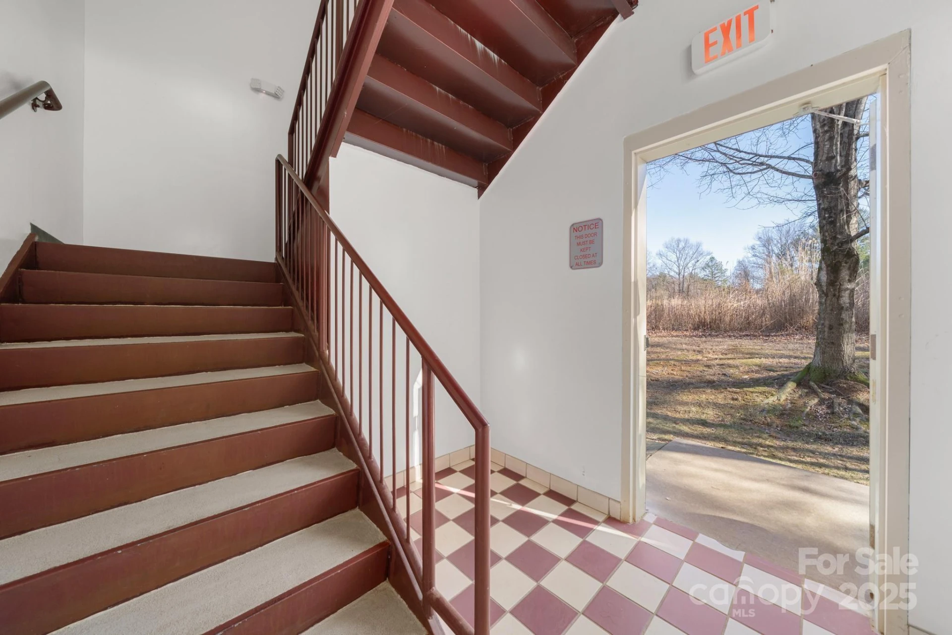 240 Mitchelle Drive - Photo 14