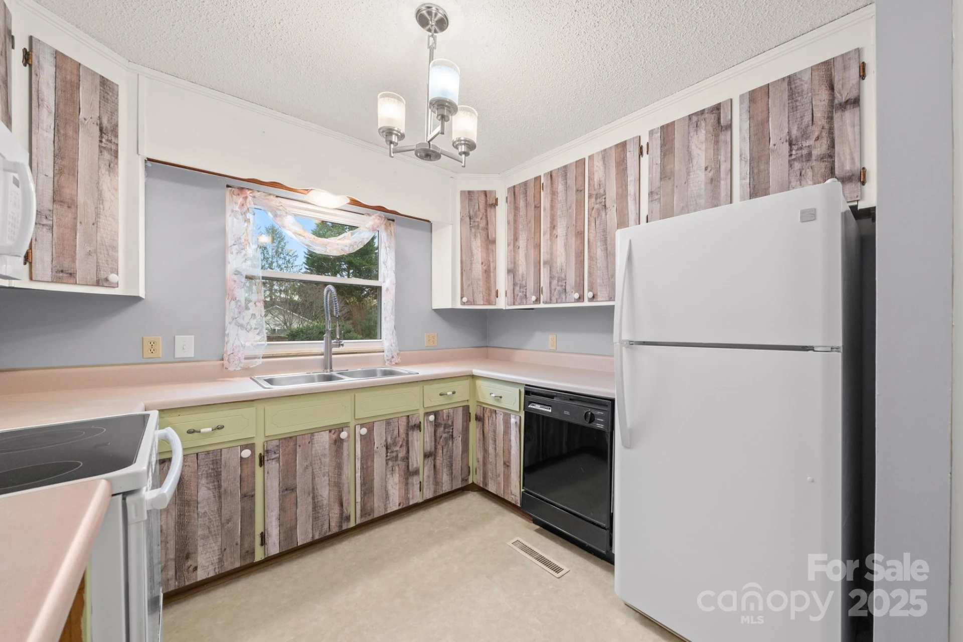 27 Capri Lane #15-D - Photo 10