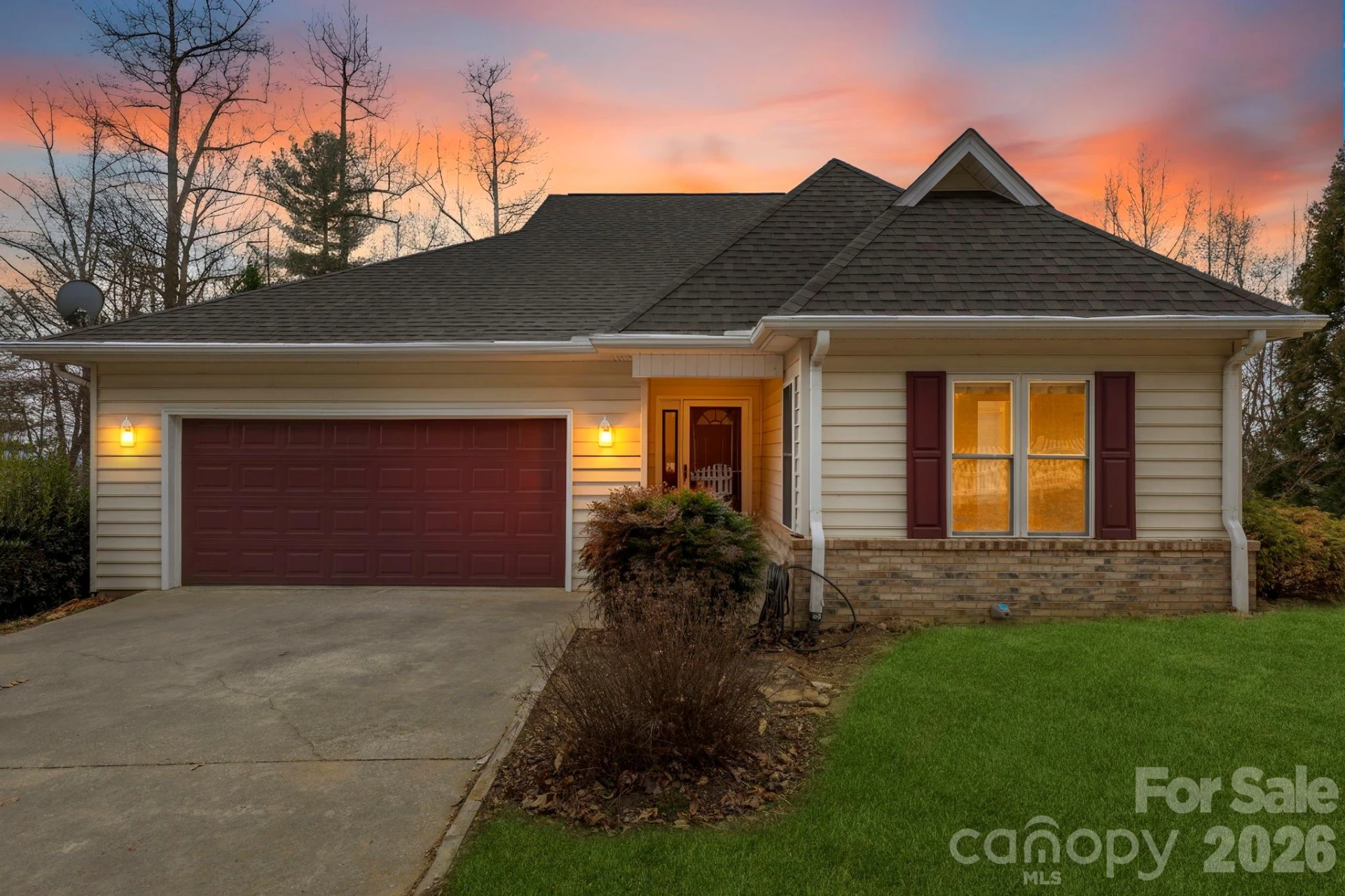 242 Carriage Summitt Way - Photo 3