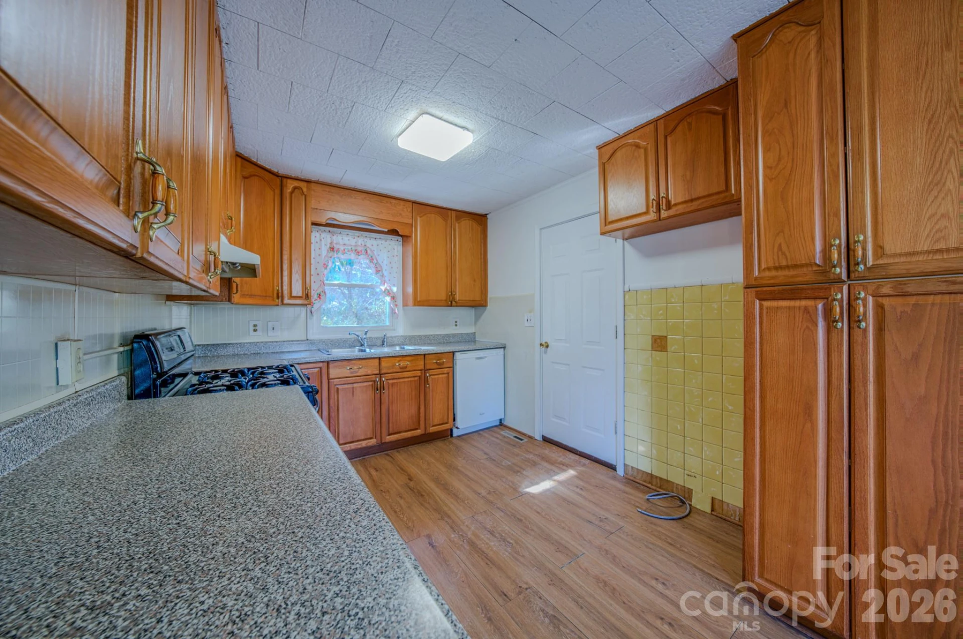 550 Saluda Street - Photo 11