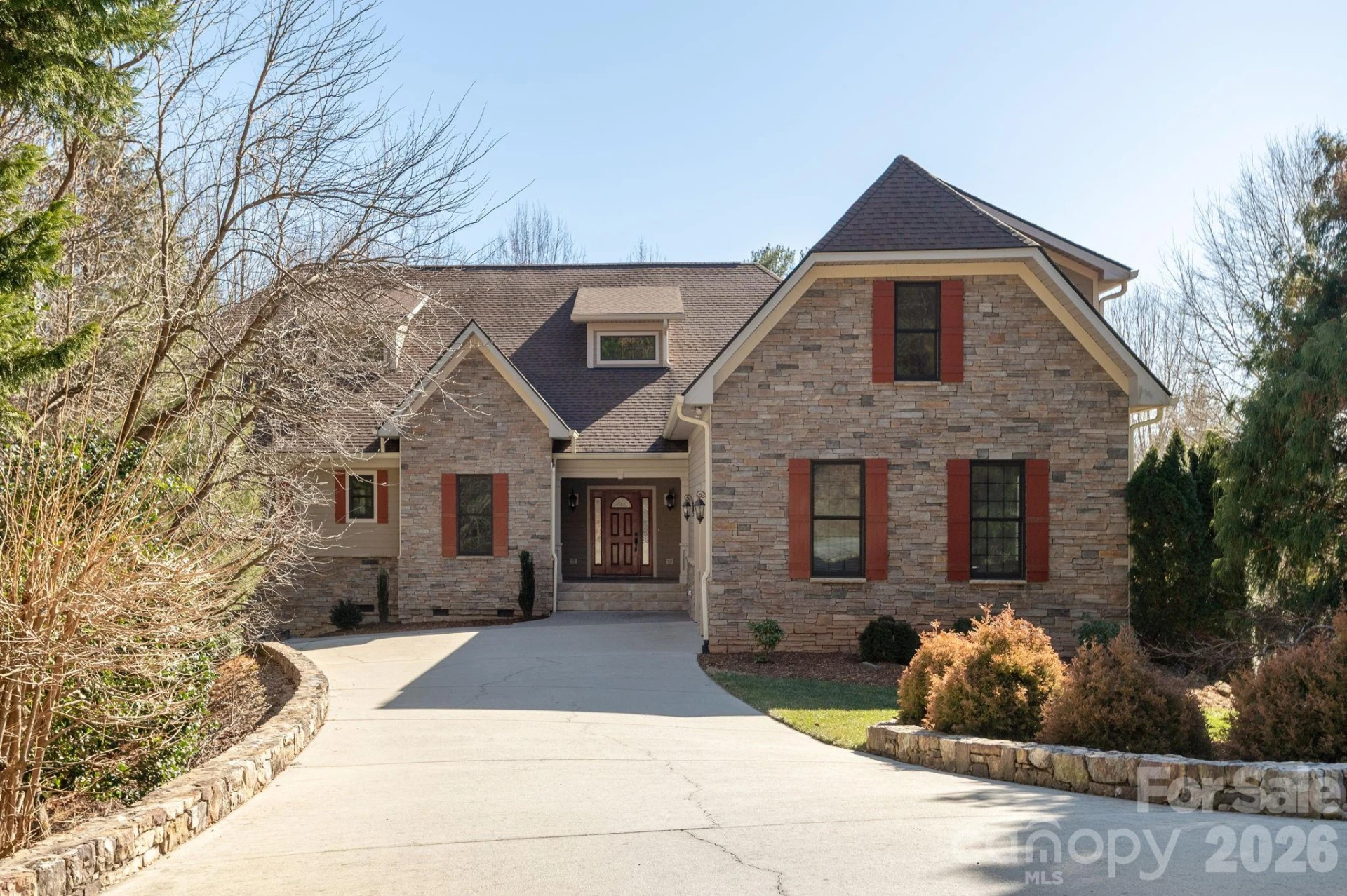 16 WINTERBERRY Drive