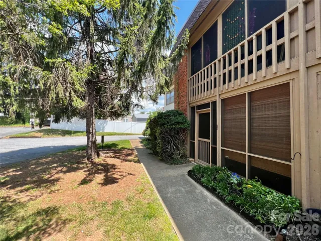 427 6th Avenue W