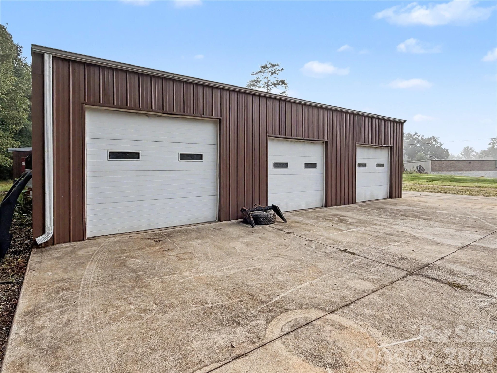 2330 Oakland Road - Photo 2